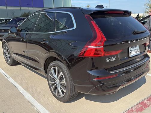 2022 Volvo XC60 B5 Momentum