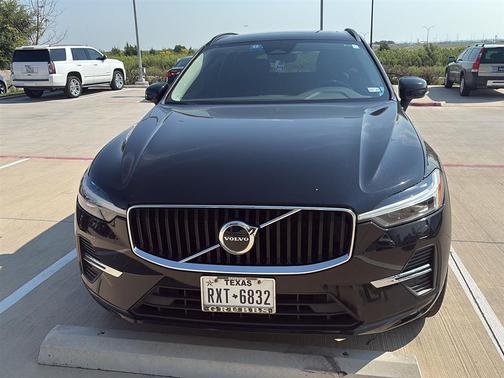 2022 Volvo XC60 B5 Momentum
