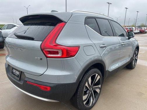 2025 Volvo XC40 B5 Plus Bright Theme