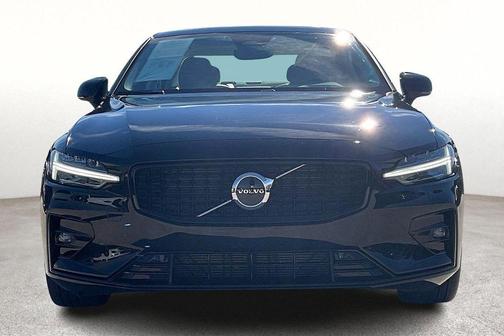 2024 Volvo S60 B5 Core Dark Theme