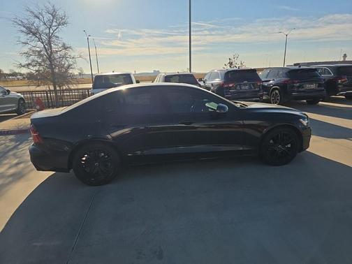 2022 Volvo S60 Recharge Plug-In Hybrid T8 Black Edition R-Design Extended Range