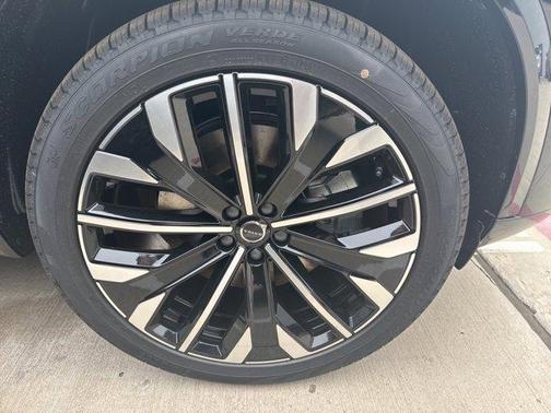2025 Volvo XC90 Plug-In Hybrid T8 Ultra 7-Seater