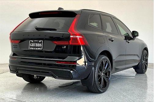 2024 Volvo XC60 Recharge Plug-In Hybrid T8 Ultimate Black Edition