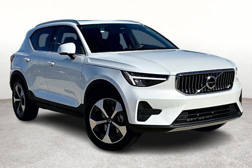 2025 Volvo XC40 B5 Core Bright Theme
