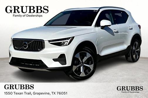 2025 Volvo XC40 B5 Core Bright Theme