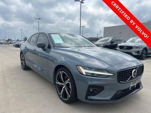 2024 Volvo S60 B5 Ultimate Dark Theme