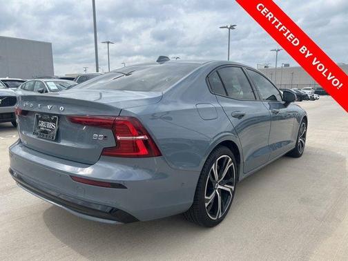 2024 Volvo S60 B5 Ultimate Dark Theme