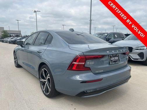 2024 Volvo S60 B5 Ultimate Dark Theme