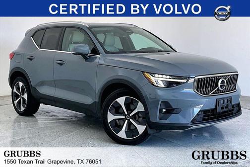 2023 Volvo XC40 B4 Plus Bright Theme