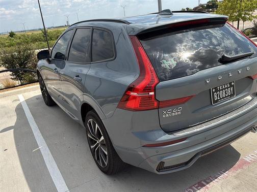 2023 Volvo XC60 B5 Plus Dark Theme