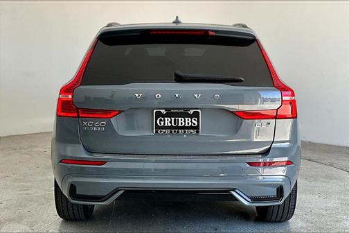 2023 Volvo XC60 B5 Plus Dark Theme
