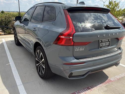 2023 Volvo XC60 B5 Plus Dark Theme