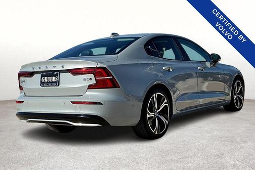 2024 Volvo S60 B5 Ultimate Dark Theme