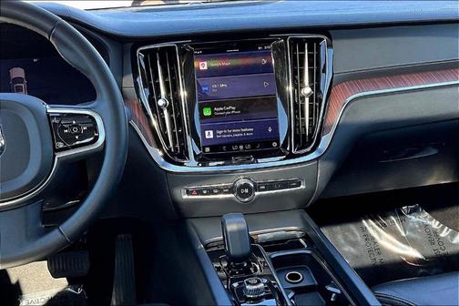 2024 Volvo S60 B5 Ultimate Dark Theme