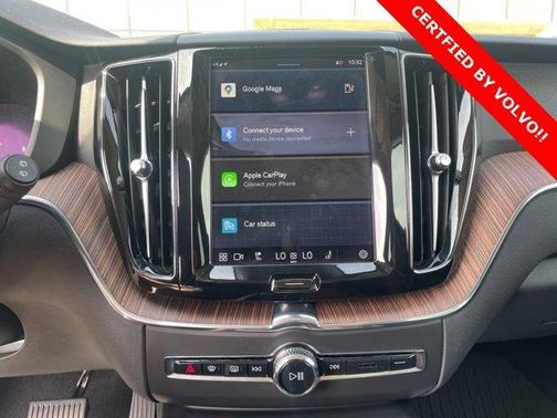 2022 Volvo XC60 B5 Momentum