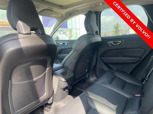 2022 Volvo XC60 B5 Momentum