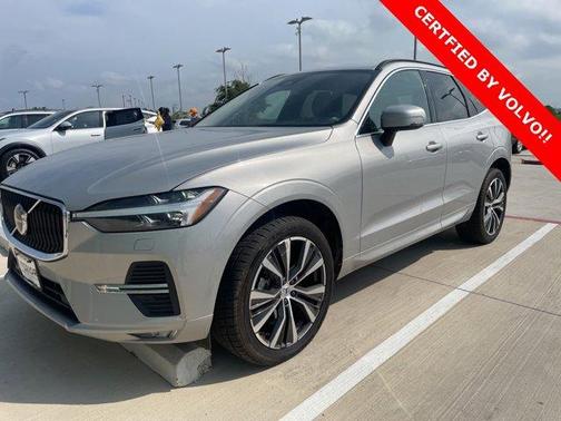 2022 Volvo XC60 B5 Momentum