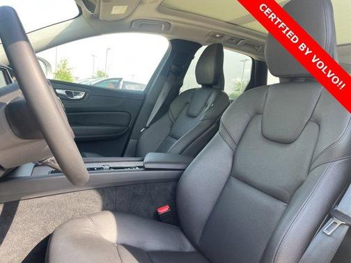 2022 Volvo XC60 B5 Momentum