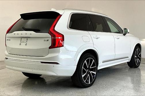2024 Volvo XC90 B6 Plus Bright Theme 7-Seater
