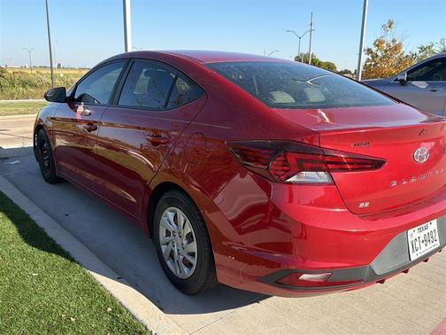 2019 Hyundai ELANTRA SE