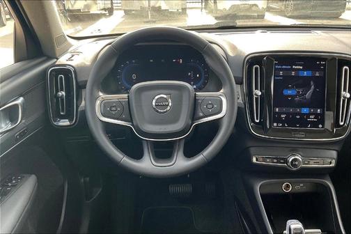 2025 Volvo XC40 B5 Plus Bright Theme