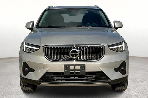 2025 Volvo XC40 B5 Plus Bright Theme