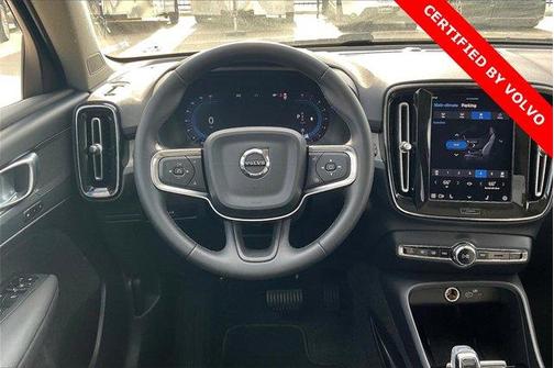 2025 Volvo XC40 B5 Plus Bright Theme