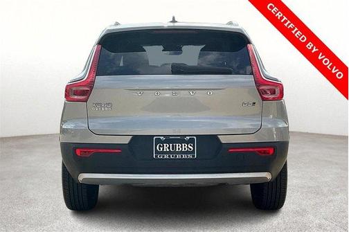 2025 Volvo XC40 B5 Plus Bright Theme