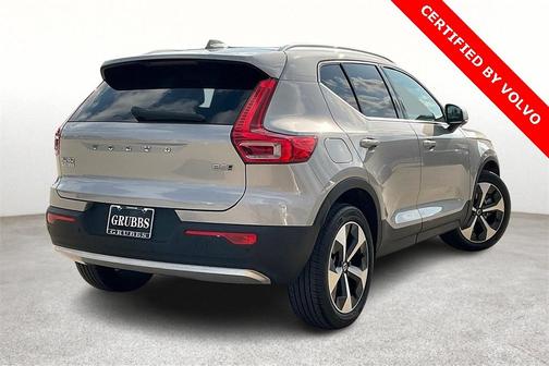 2025 Volvo XC40 B5 Plus Bright Theme