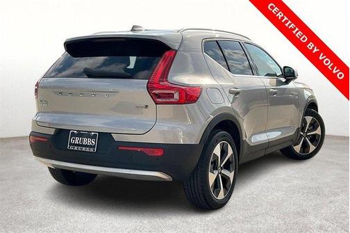 2025 Volvo XC40 B5 Plus Bright Theme
