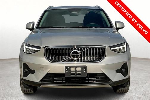 2025 Volvo XC40 B5 Plus Bright Theme