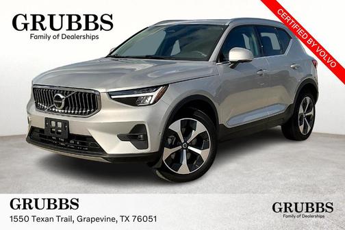 2025 Volvo XC40 B5 Plus Bright Theme