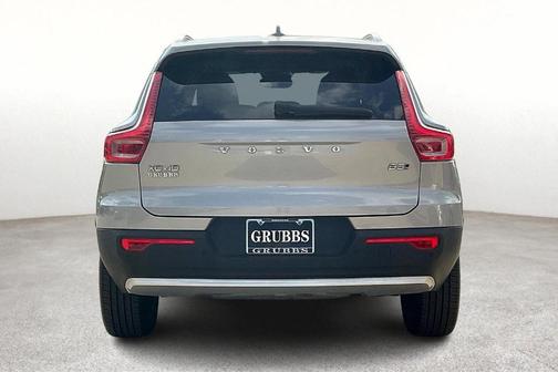 2025 Volvo XC40 B5 Plus Bright Theme
