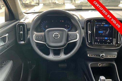 2025 Volvo XC40 B5 Plus Bright Theme