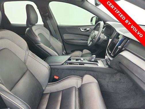 2022 Volvo XC60 B5 R-Design