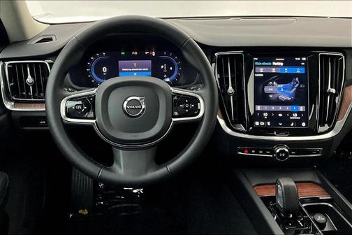 2025 Volvo S60 B5 Plus
