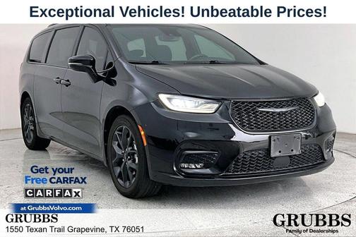 Brilliant Black Crystal Pearlcoat 2021 Chrysler Pacifica Touring