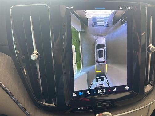 2023 Volvo XC60 B5 Ultimate Bright Theme