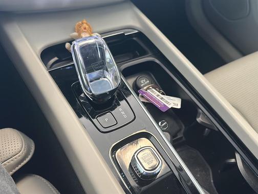 2023 Volvo XC60 B5 Ultimate Bright Theme