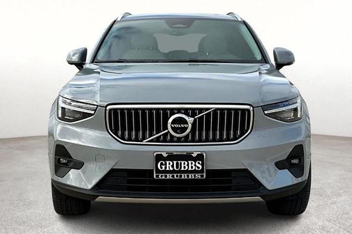 2024 Volvo XC40 B5 Plus Bright Theme