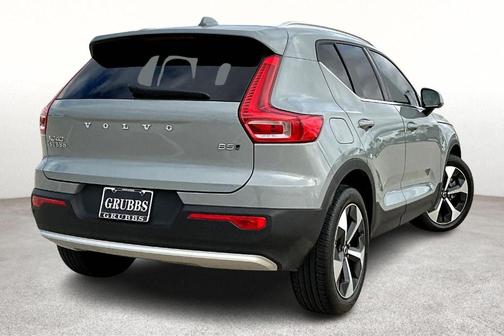 2024 Volvo XC40 B5 Plus Bright Theme