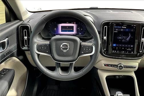 2024 Volvo XC40 B5 Plus Bright Theme