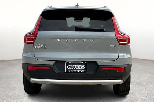 2024 Volvo XC40 B5 Plus Bright Theme