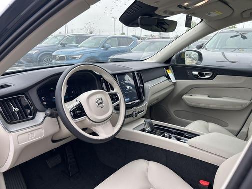 2025 Volvo XC60 B5 Plus