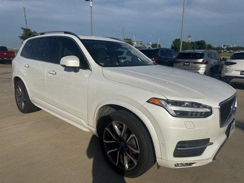 2017 Volvo XC90 T6 Momentum