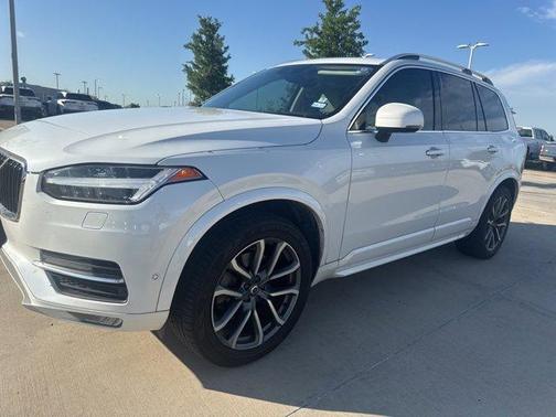 2017 Volvo XC90 T6 Momentum