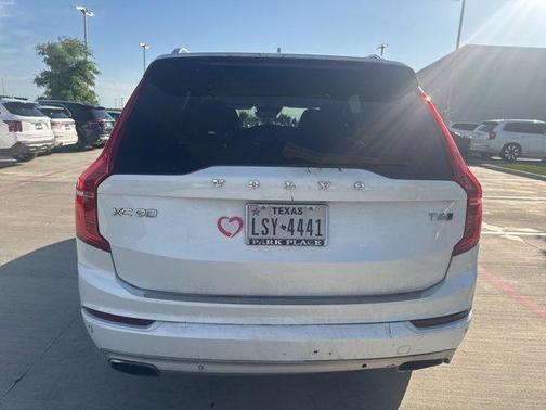 2017 Volvo XC90 T6 Momentum