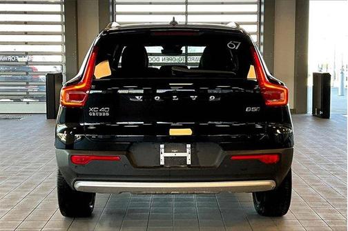 2025 Volvo XC40 B5 Plus Bright Theme
