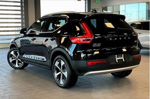 2025 Volvo XC40 B5 Plus Bright Theme