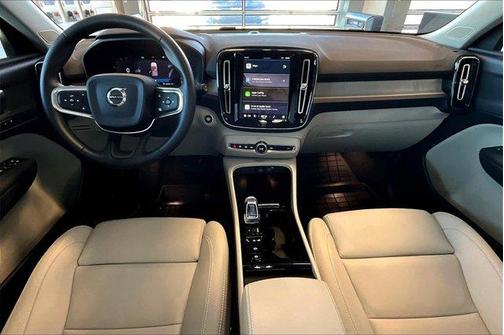 2025 Volvo XC40 B5 Plus Bright Theme